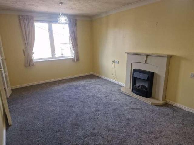 Flat for sale in East Cliff, Acol