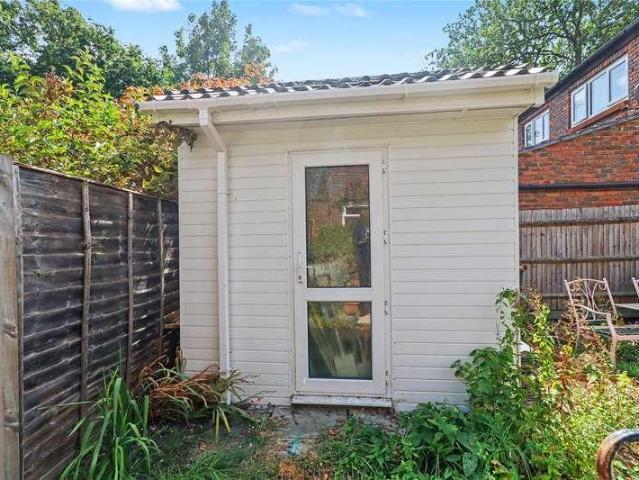 Flat for sale in Woking, Surrey