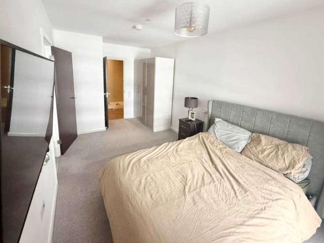 Flat for sale in Prittlewell, Alton Barnes