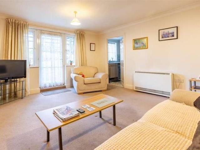 Flat for sale in Ivy Chimneys, Epping