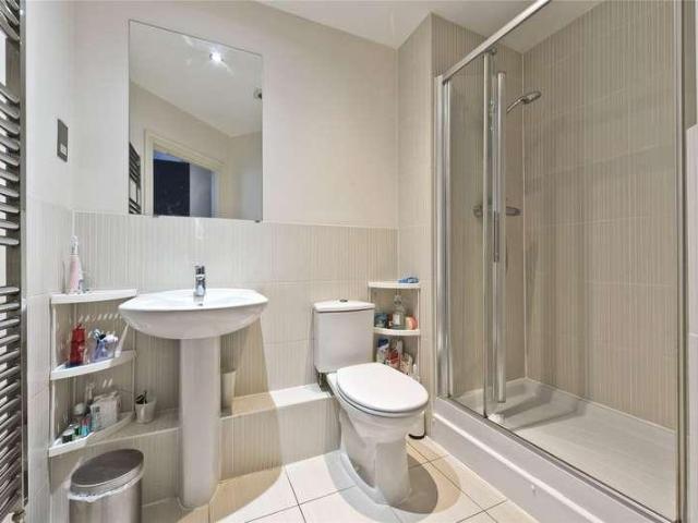 Flat for sale in Surbiton, Greater London