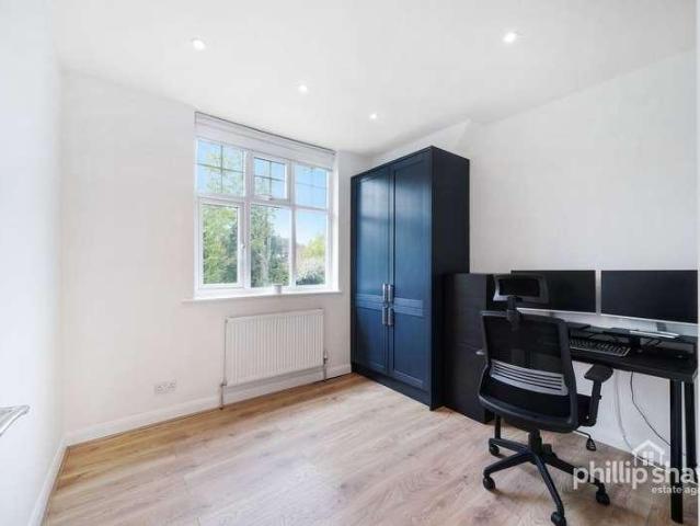 Flat for sale in Greenhill, Greater London