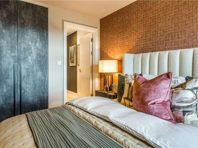 Flat for sale in Slough