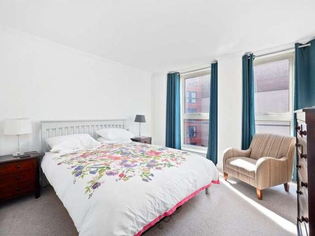Flat for sale in Holborn, Greater London