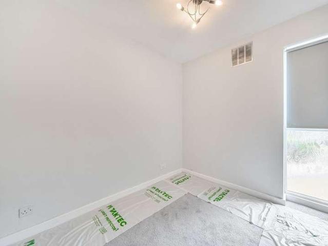 Flat for sale in Clapham Junction, Greater London