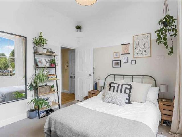 Flat for sale in Holloway, Greater London