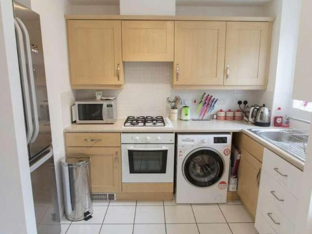 Flat for sale in Elstree and Borehamwood, Borehamwood
