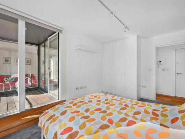 Flat for sale in Brownswood Park, Greater London