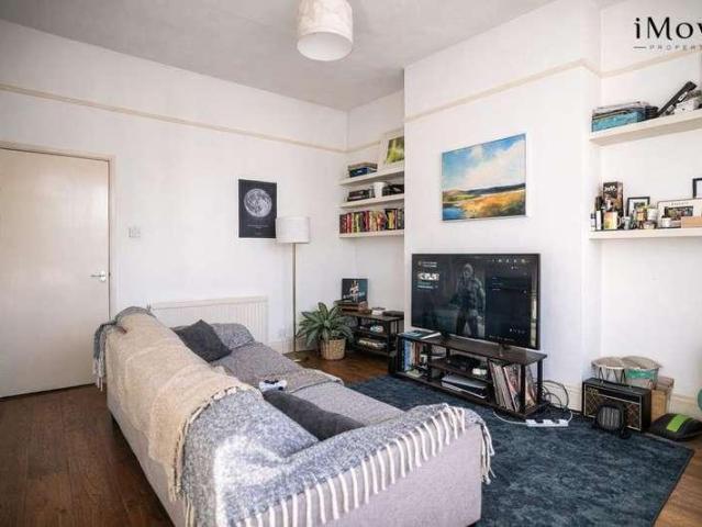 Flat for sale in Crystal Palace, Greater London