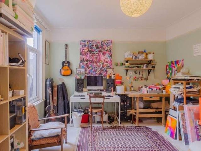 Flat for sale in Harringay, Greater London