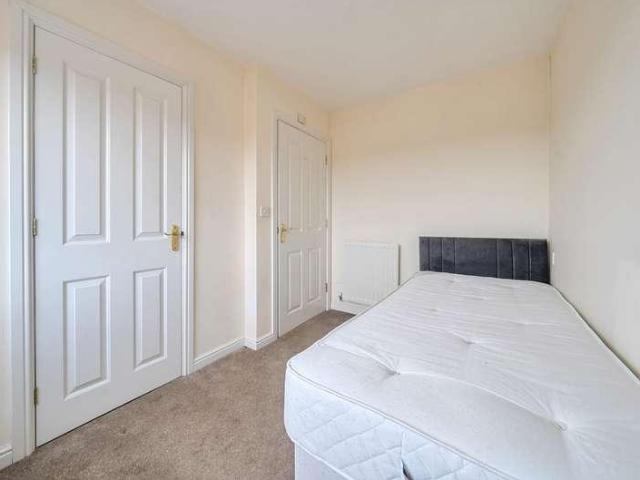 Flat for sale in Barton, The Slade