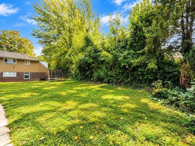 Flat for sale in Great Bookham, Mole Valley