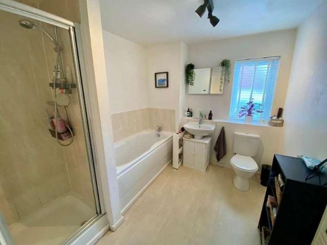 Flat for sale in Georgia, Greater Manchester