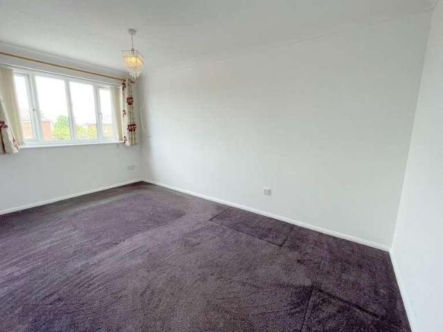 Flat for sale in Brightlingsea, Dale Hill
