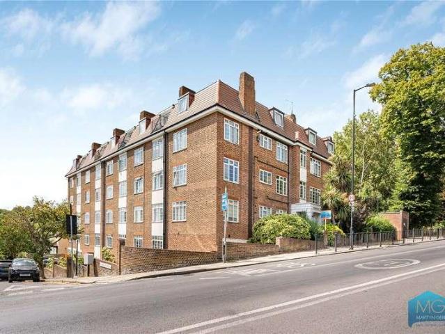 Flat for sale in Muswell Hill, Greater London