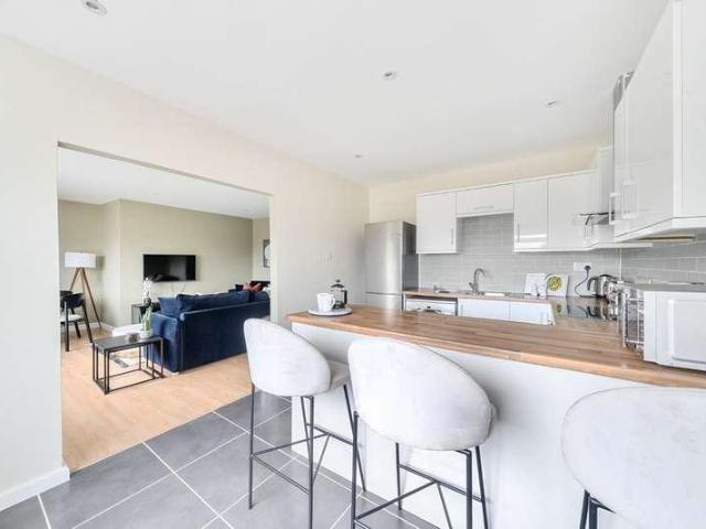 Flat for sale in Claygate, Elmbridge