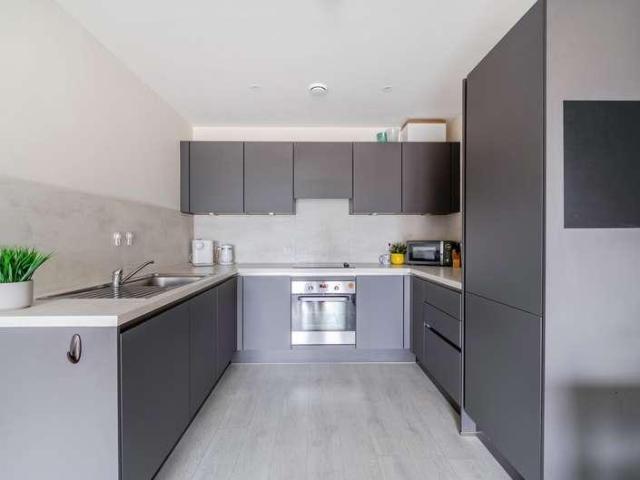 Flat for sale in Harrow Weald, Greater London