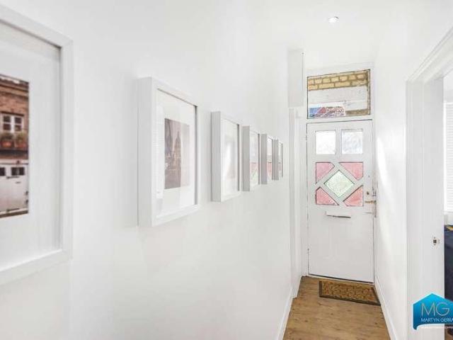 Flat for sale in Finchley, Greater London