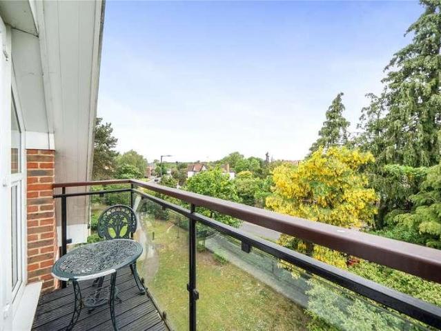 Flat for sale in Pinner, Greater London