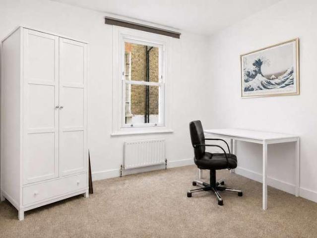 Flat for sale in West Norwood, Greater London