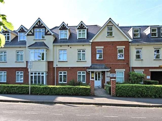 Flat for sale in Horsell, Woking
