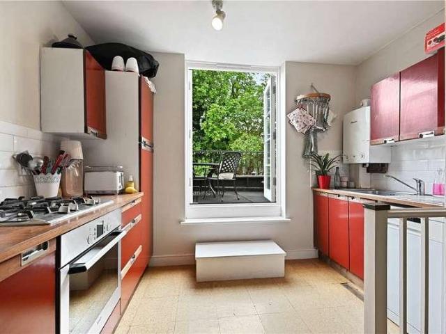 Flat for sale in Kensal Town, Bayswater