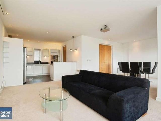 Flat for sale in Crockherbtown, Falcon Lodge