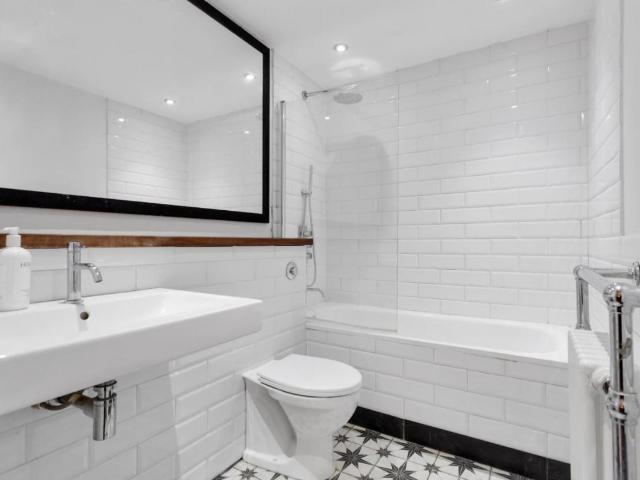 Flat for sale in West Hampstead, Greater London