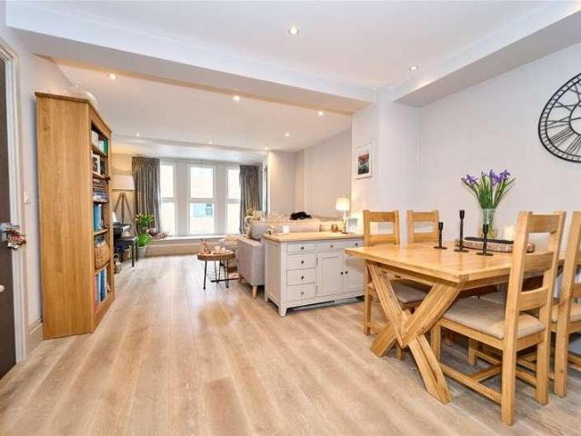 Flat for sale in London Borough of Richmond upon Thames, Greater London