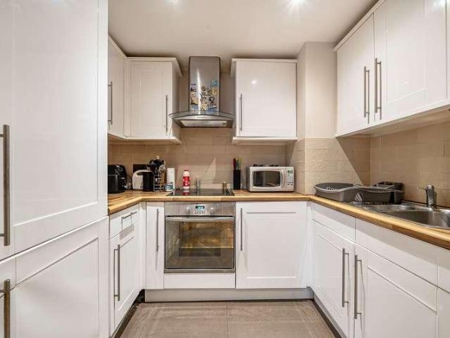 Flat for sale in Rotherhithe, Greater London