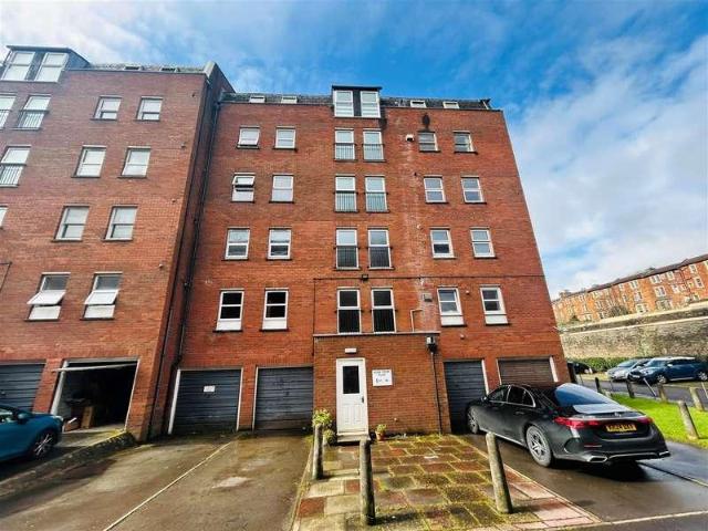 Flat for sale in Feckenham, City Of Bristol