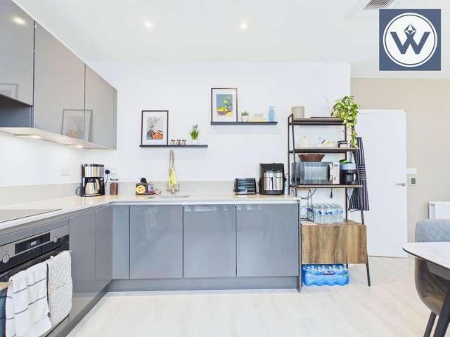 Flat for sale in Hayes, Greater London