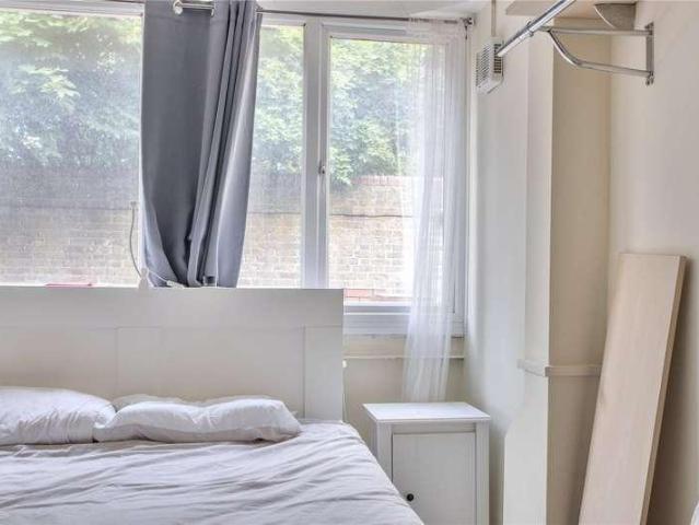 Flat for sale in Wandsworth, Greater London