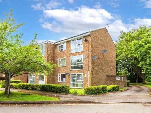 Flat for sale in Red Hill, Surrey