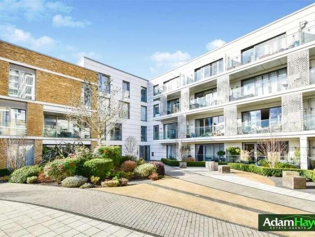 Flat for sale in Whetstone, Oakleigh Park