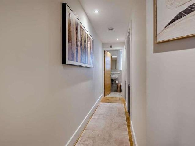 Flat for sale in Mindenhurst, Heol-las