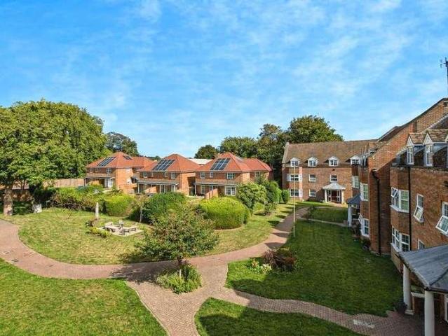 Flat for sale in Bolton Low Houses, Hampshire