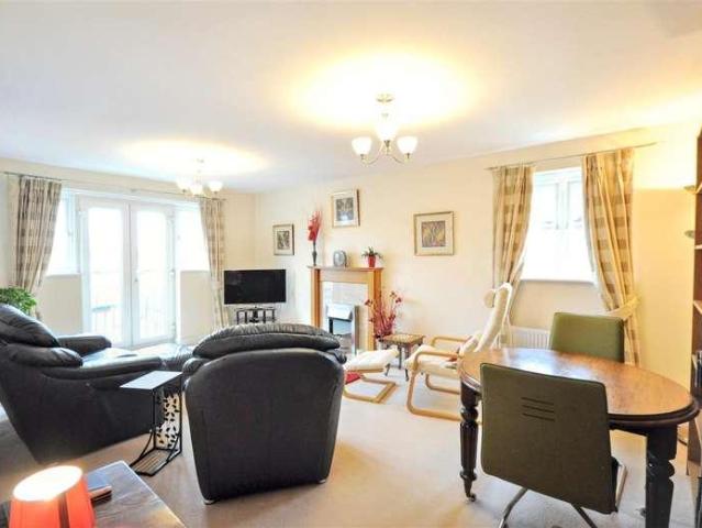 Flat for sale in Stone, Baswich