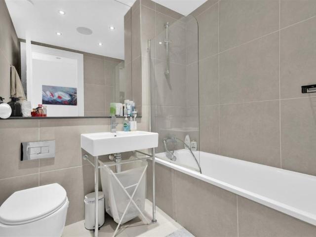 Flat for sale in St. George in the East, Whitechapel