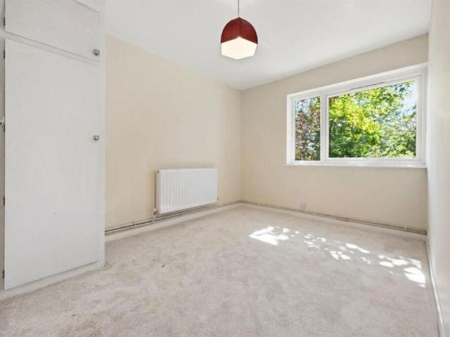 Flat for sale in Beckenham, Greater London
