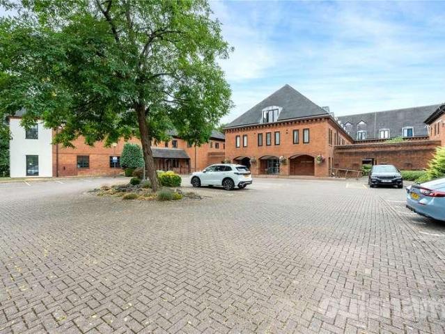 Flat for sale in Ipsley, Redditch