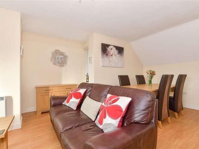 Flat for sale in Horsham, West Sussex