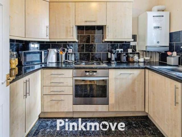 Flat for sale in Allt-yr-yn, Wales