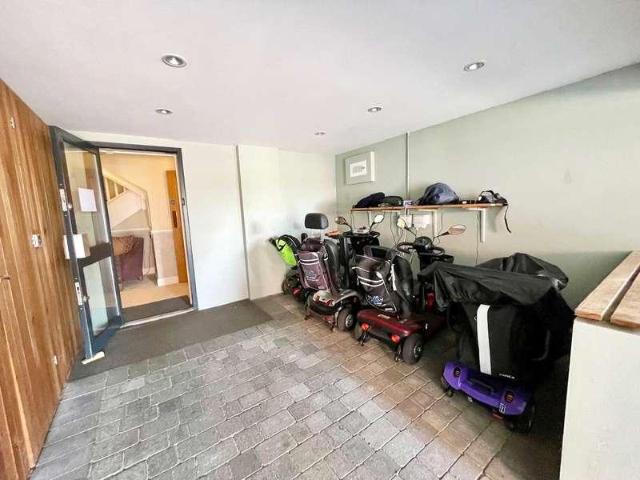 Flat for sale in Alton Barnes, Essex