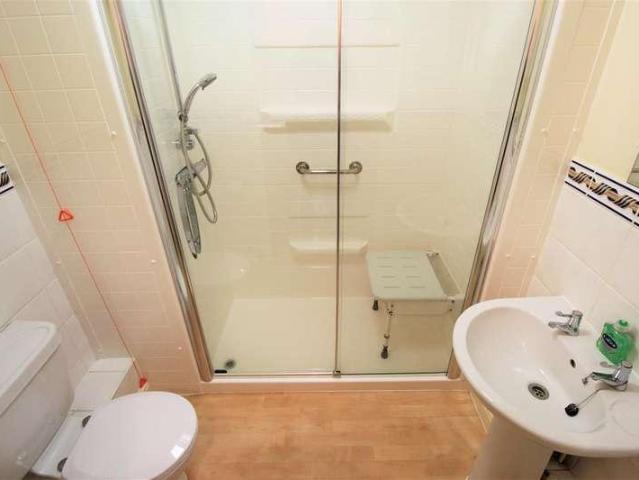 Flat for sale in Woking, Surrey