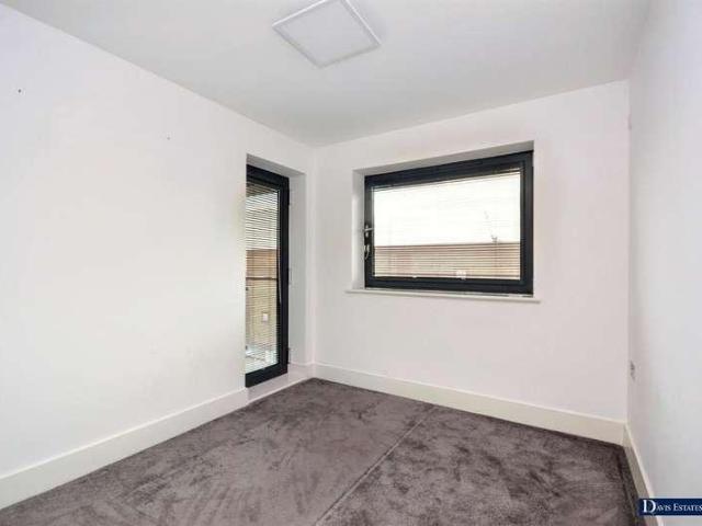 Flat for sale in Upminster, Greater London