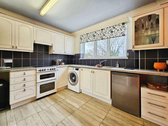 Flat for sale in Dale Hill, Essex