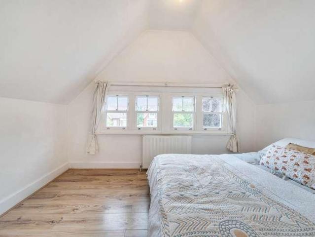 Flat for sale in London Borough of Ealing, Park Royal