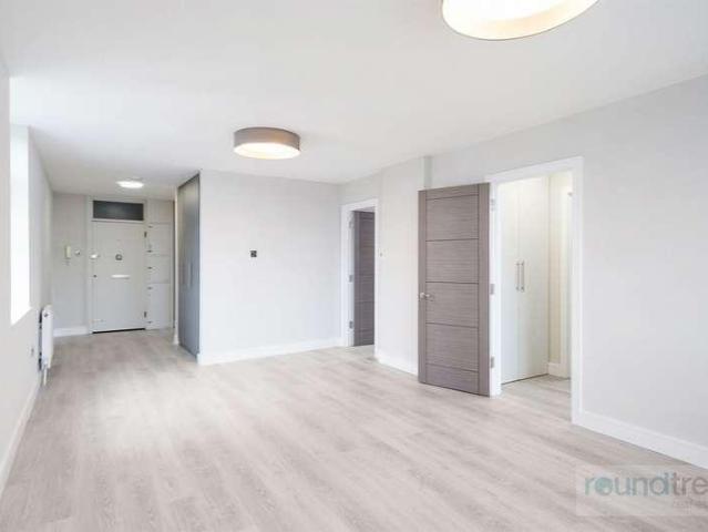 Flat for sale in Brent Cross, Greater London
