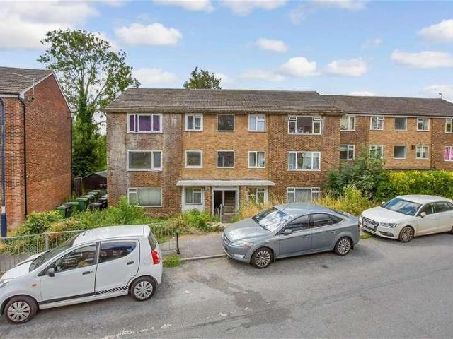 Flat for sale in Midway, Kent